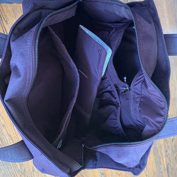 Lulu Lemon gym bag, like new, never used - Picture 3 of 3